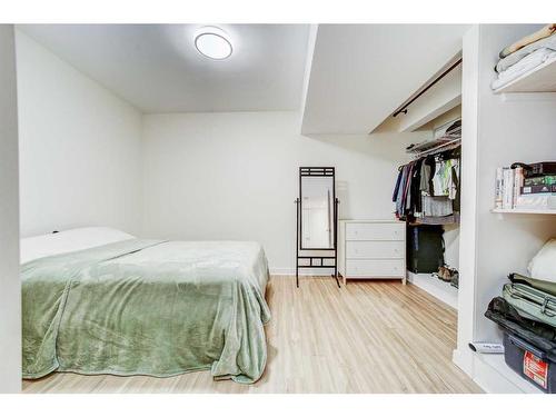 1034 11 Street South, Lethbridge, AB - Indoor Photo Showing Bedroom