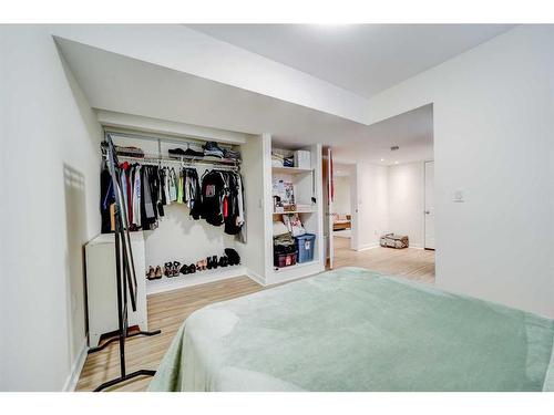 1034 11 Street South, Lethbridge, AB - Indoor Photo Showing Bedroom