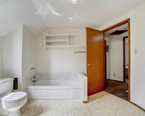 650 Schofield Street, Pincher Creek, AB - Indoor Photo Showing Bathroom