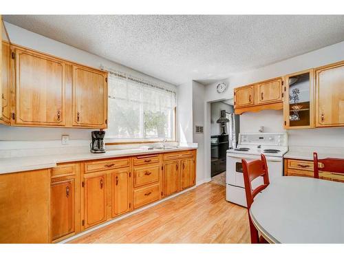 650 Schofield Street, Pincher Creek, AB - Indoor Photo Showing Kitchen With Double Sink