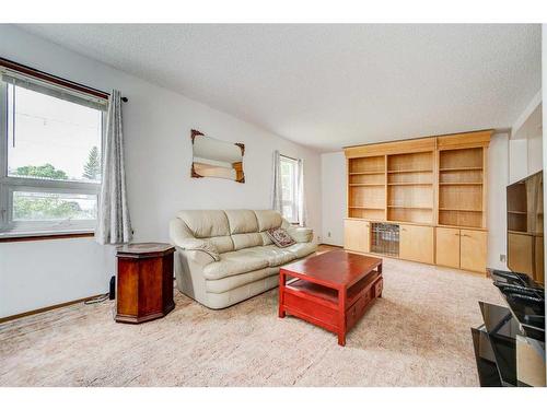 650 Schofield Street, Pincher Creek, AB - Indoor Photo Showing Living Room