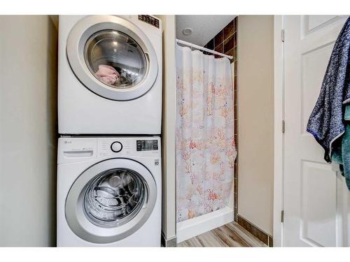 421 Dieppe Boulevard South, Lethbridge, AB - Indoor Photo Showing Laundry Room
