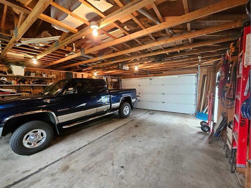 306 1 Avenue South, Coutts, AB - Indoor Photo Showing Garage