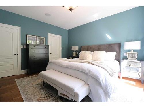 972 12 Street South, Lethbridge, AB - Indoor Photo Showing Bedroom