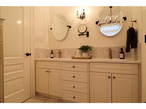 972 12 Street South, Lethbridge, AB - Indoor Photo Showing Bathroom