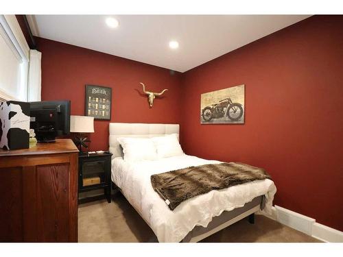 972 12 Street South, Lethbridge, AB - Indoor Photo Showing Bedroom