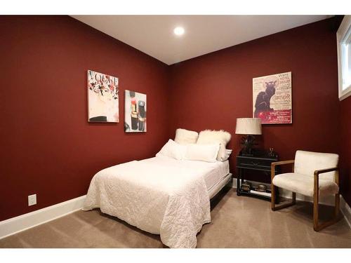 972 12 Street South, Lethbridge, AB - Indoor Photo Showing Bedroom