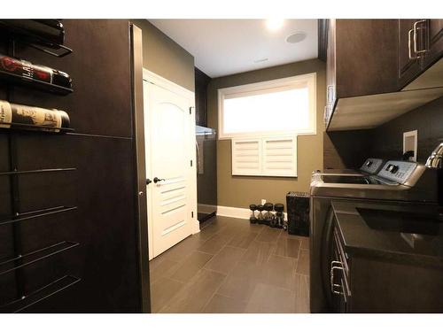 972 12 Street South, Lethbridge, AB - Indoor Photo Showing Laundry Room