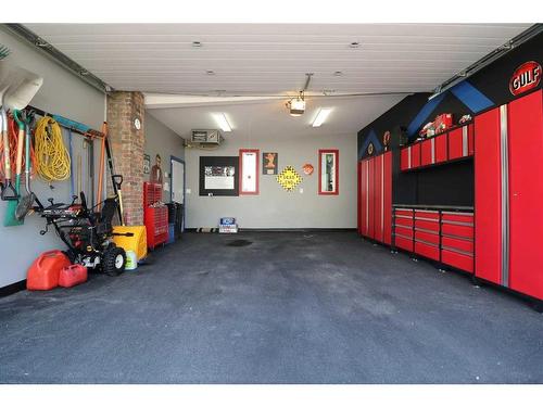 972 12 Street South, Lethbridge, AB - Indoor Photo Showing Garage