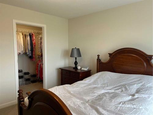 253 Rivergrove Chase West, Lethbridge, AB - Indoor Photo Showing Bedroom