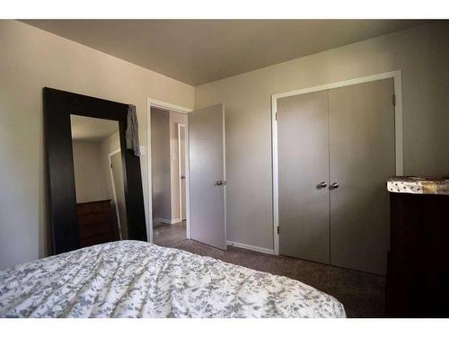 2830 15 Avenue South, Lethbridge, AB - Indoor Photo Showing Bedroom