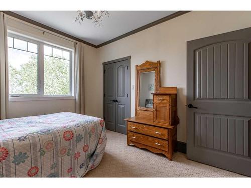 9-94027 Highway 843, Rural Lethbridge County, AB - Indoor Photo Showing Bedroom