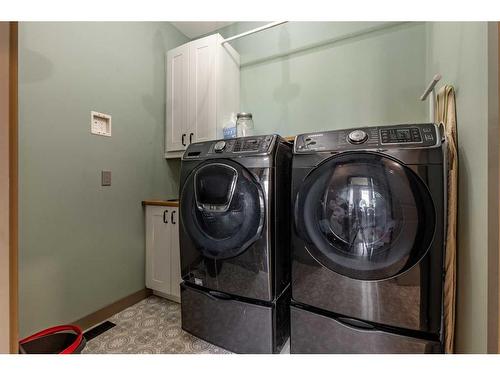 9-94027 Highway 843, Rural Lethbridge County, AB - Indoor Photo Showing Laundry Room