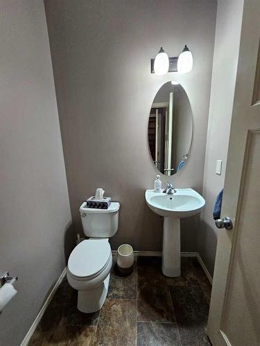 179 Lynx Road North, Lethbridge, AB - Indoor Photo Showing Bathroom