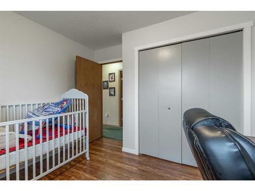 12 Fairway Crescent, Foremost, AB - Indoor Photo Showing Bedroom