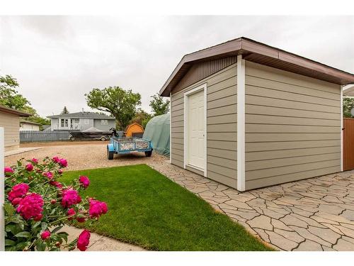 12 Fairway Crescent, Foremost, AB - Outdoor With Exterior