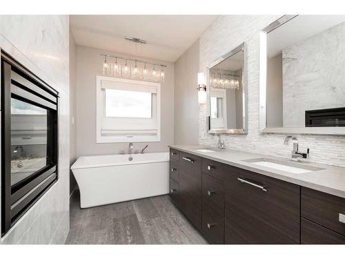 152 Canyoncrest Point West, Lethbridge, AB - Indoor Photo Showing Bathroom