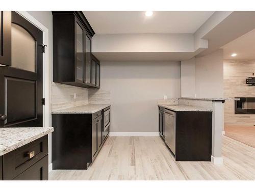 152 Canyoncrest Point West, Lethbridge, AB - Indoor Photo Showing Kitchen