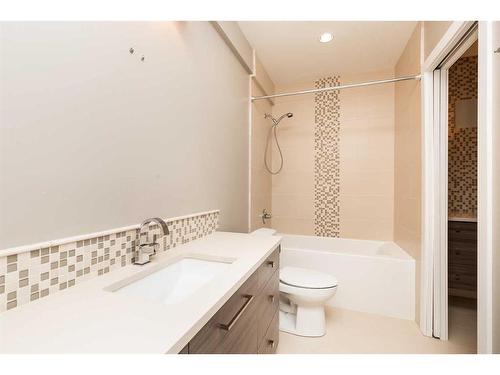 152 Canyoncrest Point West, Lethbridge, AB - Indoor Photo Showing Bathroom