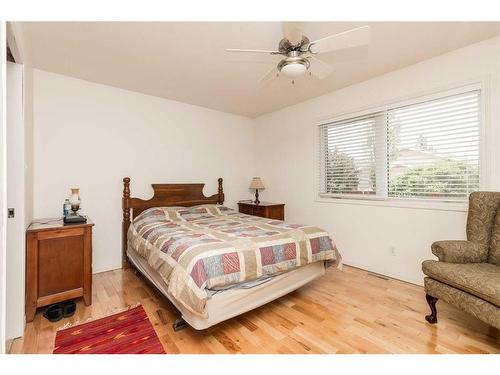 30 Heritage Crescent West, Lethbridge, AB - Indoor Photo Showing Bedroom