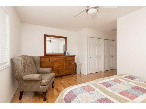 30 Heritage Crescent West, Lethbridge, AB - Indoor Photo Showing Bedroom