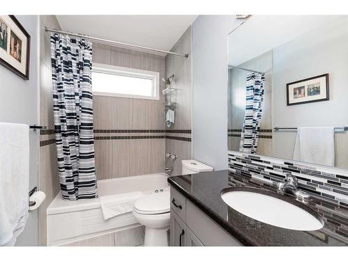 30 Heritage Crescent West, Lethbridge, AB - Indoor Photo Showing Bathroom