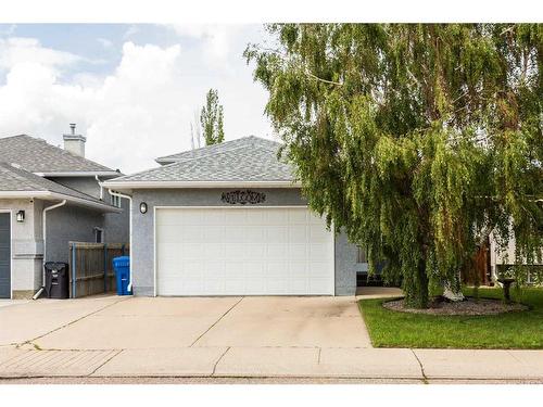 30 Heritage Crescent West, Lethbridge, AB - Outdoor