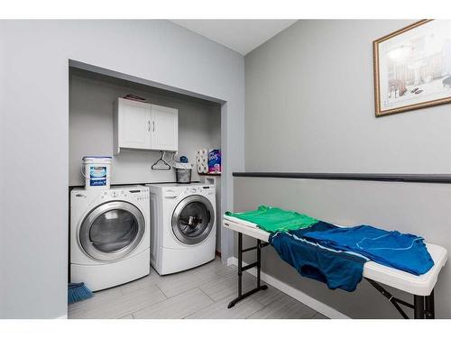 30 Heritage Crescent West, Lethbridge, AB - Indoor Photo Showing Laundry Room