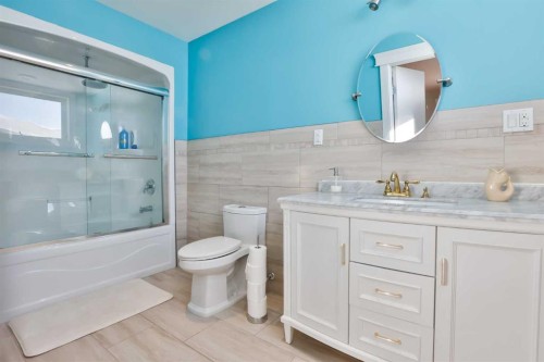 328 Railway Avenue, Travers, AB - Indoor Photo Showing Bathroom