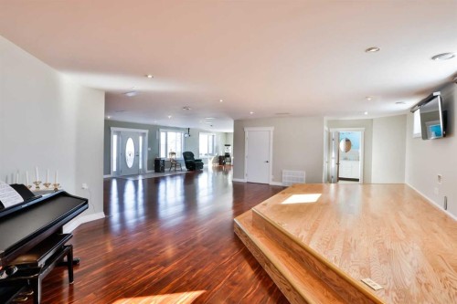 328 Railway Avenue, Travers, AB - Indoor