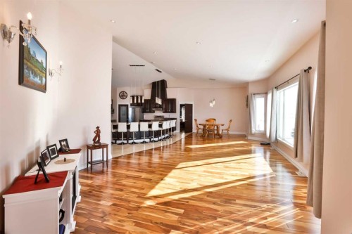 328 Railway Avenue, Travers, AB - Indoor Photo Showing Other Room
