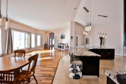 328 Railway Avenue, Travers, AB - Indoor