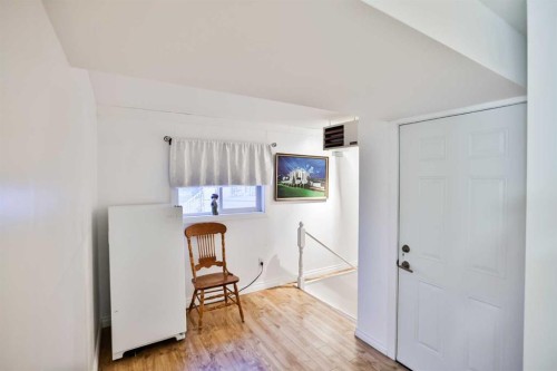328 Railway Avenue, Travers, AB - Indoor Photo Showing Other Room