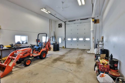 328 Railway Avenue, Travers, AB - Indoor Photo Showing Garage