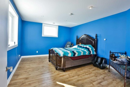 328 Railway Avenue, Travers, AB - Indoor Photo Showing Bedroom