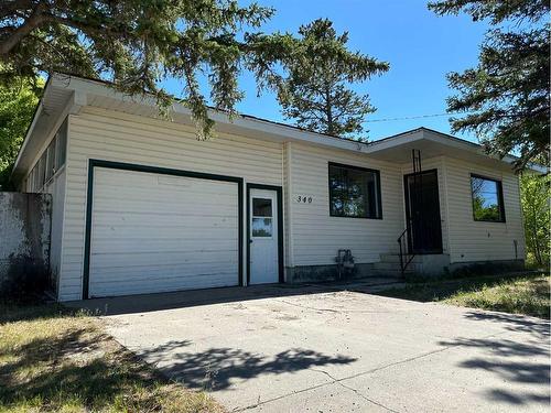 340 3 Avenue East, Cardston, AB - Outdoor