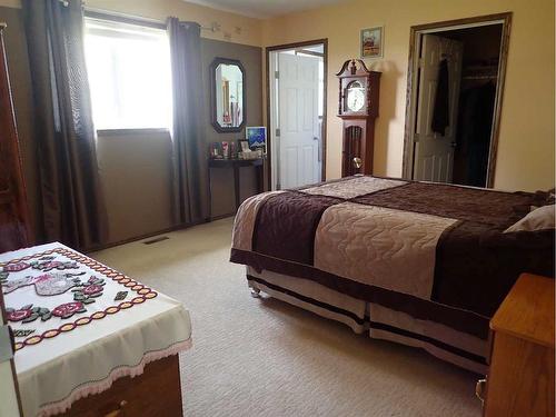 153006 Twp Rd 110, Rural Taber, M.D. Of, AB - Indoor Photo Showing Bedroom