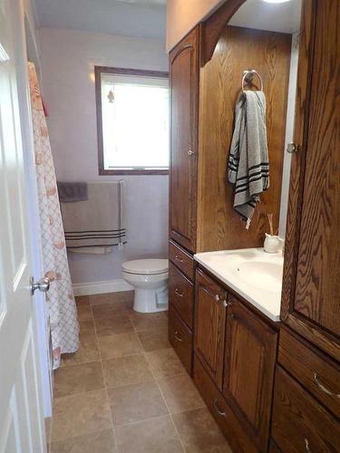 153006 Twp Rd 110, Rural Taber, M.D. Of, AB - Indoor Photo Showing Bathroom