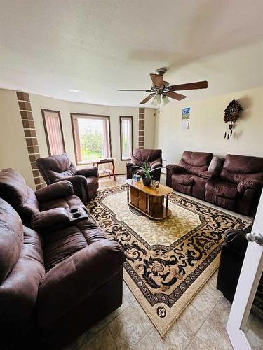 153006 Twp Rd 110, Rural Taber, M.D. Of, AB - Indoor Photo Showing Living Room