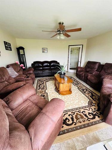 153006 Twp Rd 110, Rural Taber, M.D. Of, AB - Indoor Photo Showing Living Room