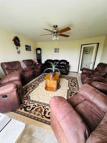 153006 Twp Rd 110, Rural Taber, M.D. Of, AB - Indoor Photo Showing Living Room