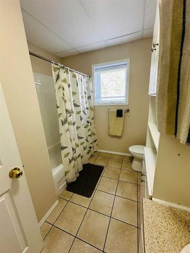 153006 Twp Rd 110, Rural Taber, M.D. Of, AB - Indoor Photo Showing Bathroom