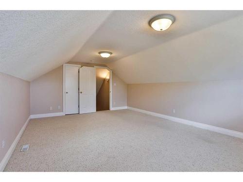 416 Fairmont Boulevard South, Lethbridge, AB - Indoor Photo Showing Other Room