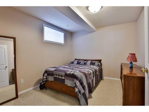 416 Fairmont Boulevard South, Lethbridge, AB - Indoor Photo Showing Bedroom