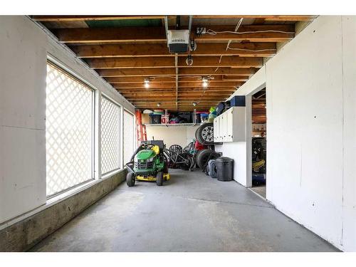 1022 14 Street North, Lethbridge, AB - Indoor Photo Showing Other Room