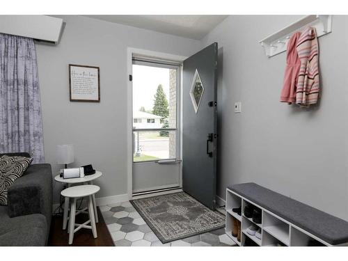 1022 14 Street North, Lethbridge, AB - Indoor Photo Showing Other Room