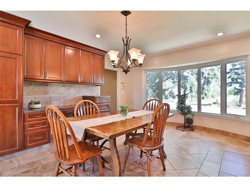 122 1 Avenue, Stirling, AB - Indoor Photo Showing Dining Room