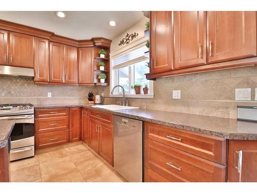 122 1 Avenue, Stirling, AB - Indoor Photo Showing Kitchen