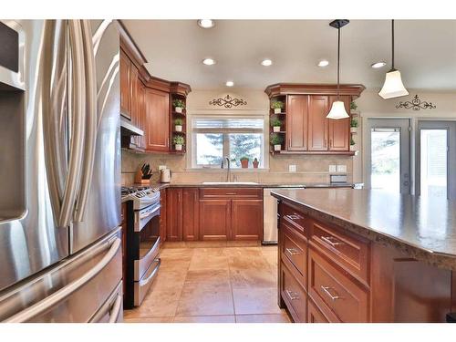 122 1 Avenue, Stirling, AB - Indoor Photo Showing Kitchen