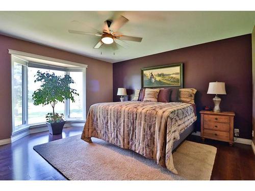 122 1 Avenue, Stirling, AB - Indoor Photo Showing Bedroom